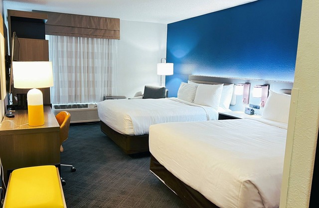 Comfort Inn & Suites Sheboygan I-43