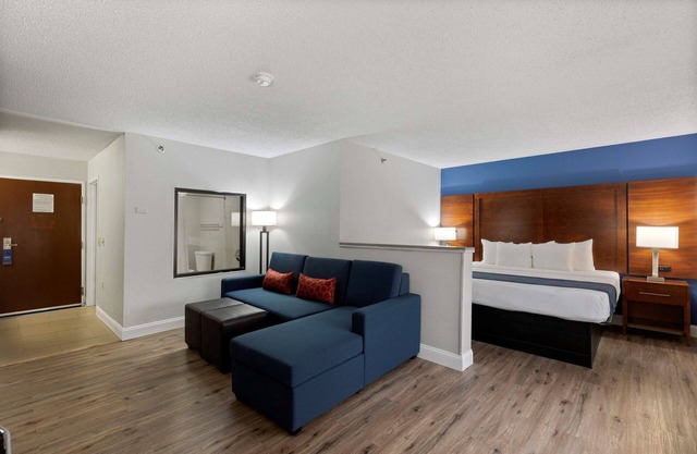 Comfort Inn & Suites St. Louis - Hazelwood