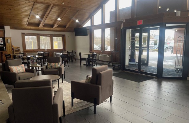 Comfort Inn & Suites Syracuse-Carrier Circle