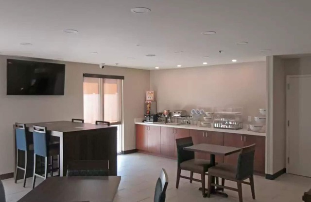 Comfort Inn & Suites