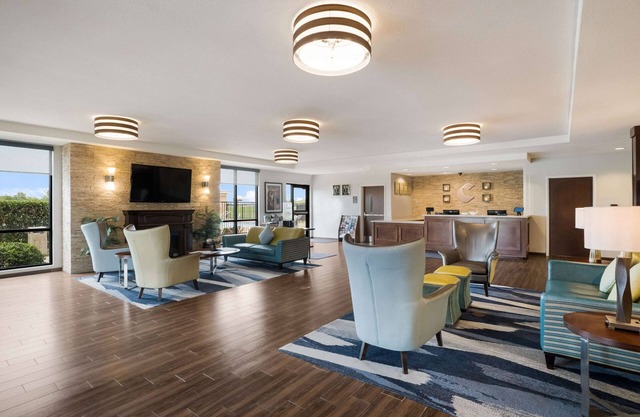 Comfort Inn & Suites Victoria North