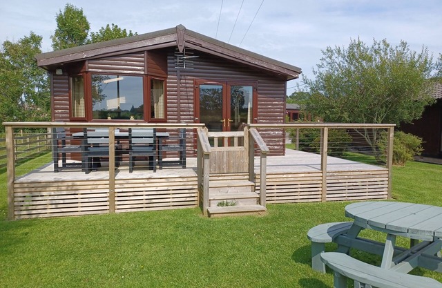 Lodge-Komfort-Eigenes Badezimmer-Gartenblick