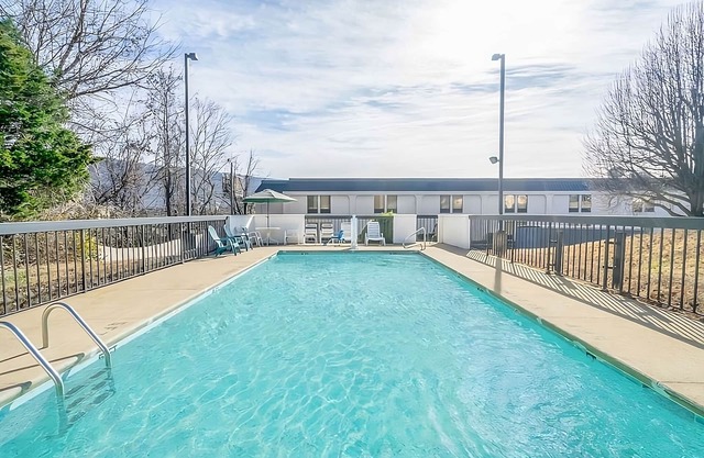 Comfort Meets Affordability in Knights Inn Chattanooga! Free Parking!