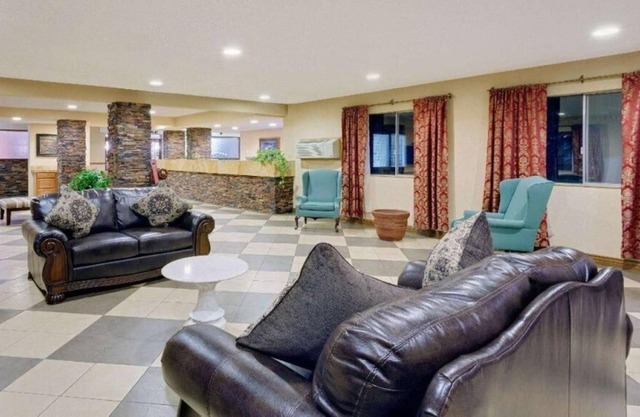 Comfort Meets Affordability in Knights Inn Evanston! Free Parking, Pet-friendly