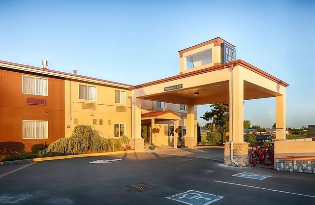 Comfort Meets Affordability in Red Lion Inn & Suites Sequim! Free Breakfast!
