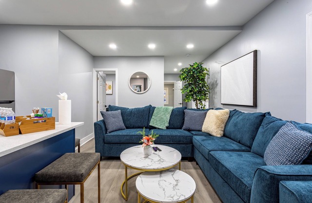 Comfort Meets Style 3-bedroom apartment with WiFi and Parking Close to NYC