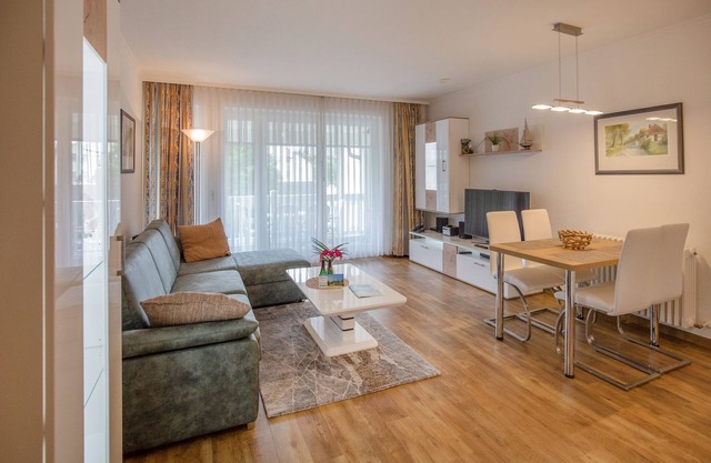 Komfortplus Ferienwohnung mit 1 Schlafzimmer und Balkon im Obergeschoss