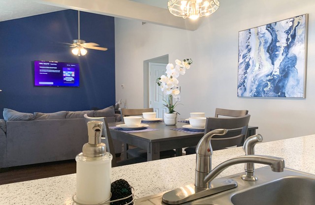 Comfort & Privacy! Close to Fondren & Downtown w/ Garage & Outdoor Chairs
