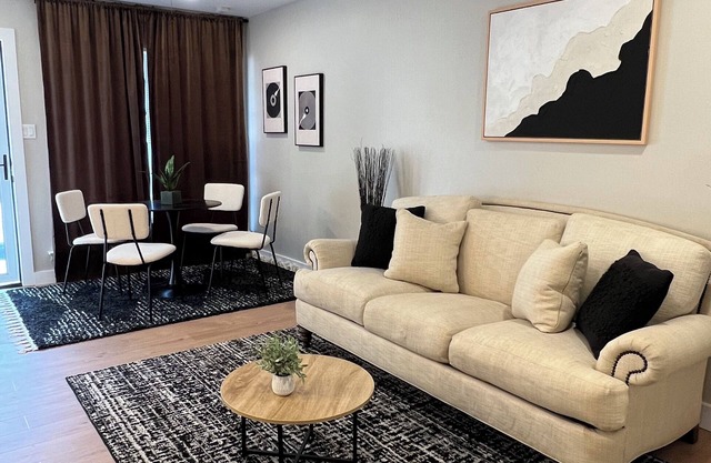 Comfort Suite - Full suite in gated, quiet building