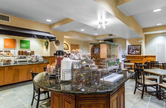 Comfort Suites Airport