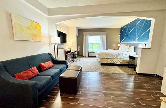 Comfort Suites East Brunswick - South River