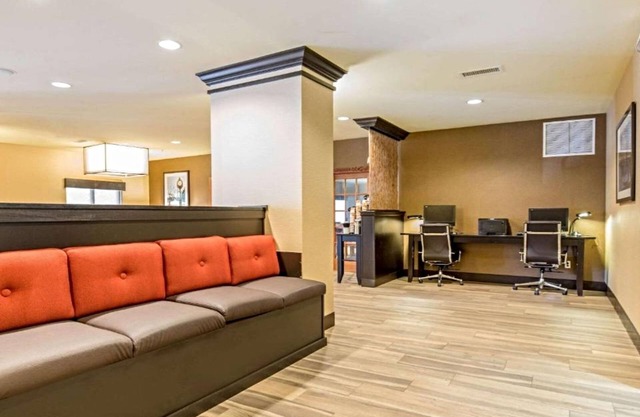 Comfort Suites Fairview Heights