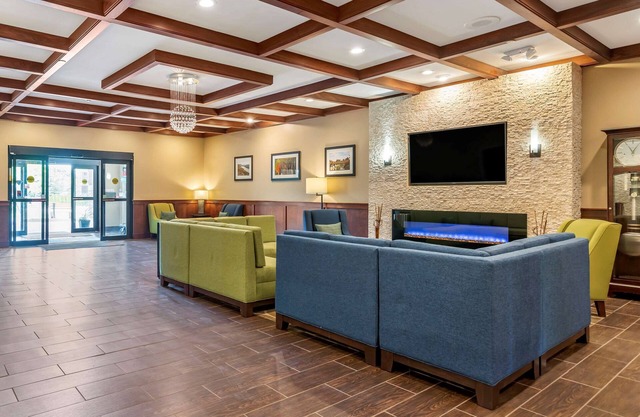 Comfort Suites Grand Rapids North
