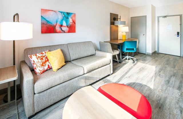 Comfort Suites London