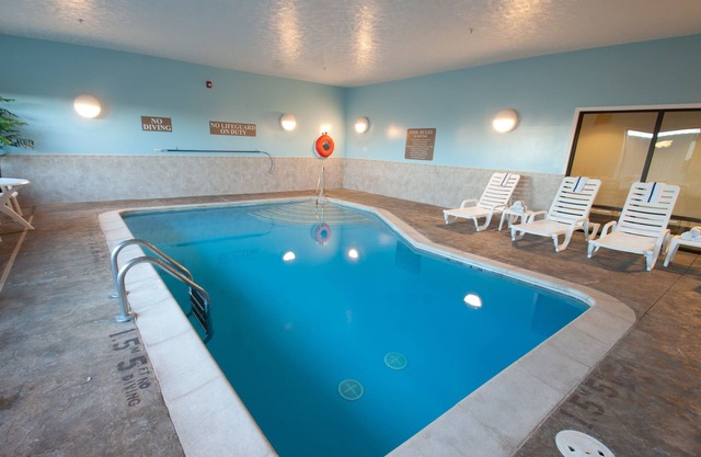 Comfort Suites Speedway - Kansas City