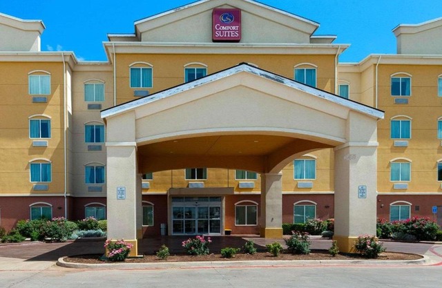 Comfort Suites University