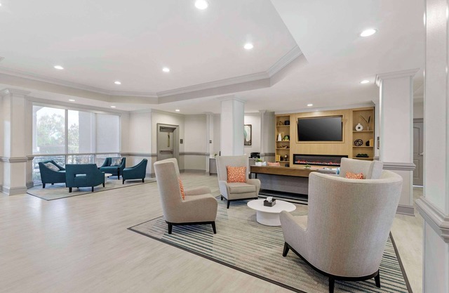 Comfort Suites