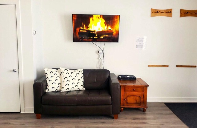 Comfortable loft by the river at Lofts Fleuve et Montagnes - 16