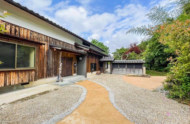Comfortable 150-year-old traditional Japanese-style inn near the ruins of Takeda Castle floating on the sea of clouds.