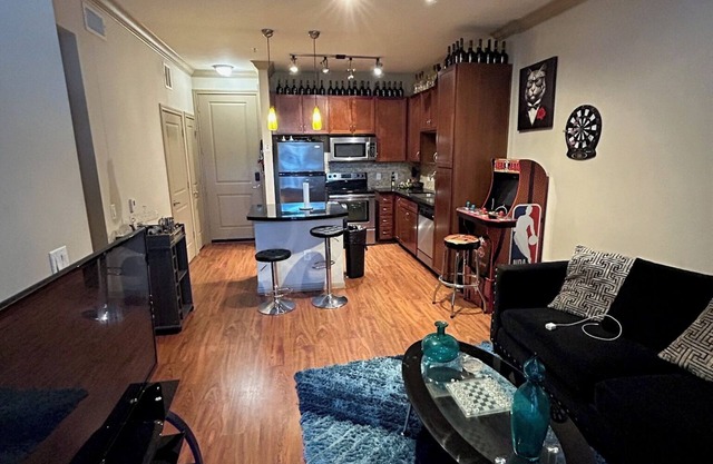 Comfortable 1bd Near Galleria With Great pool View