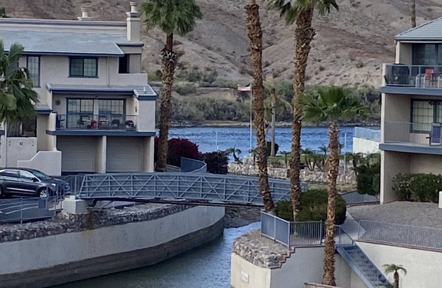 Comfortable 2 Bed/2 Bath Condo on the River with Private Marina!