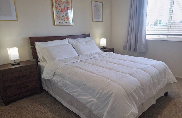 Comfortable 2-bedroom corporate apartment with AC, WiFi in peaceful San Leandro