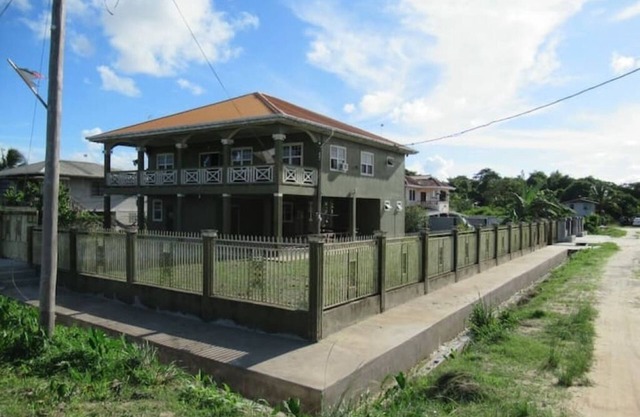 Comfortable 2-bedroom, 1 bath apartment in Parika