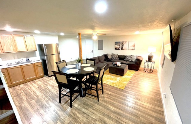 Comfortable 2-bed Condo, Southwestern Travel Hub