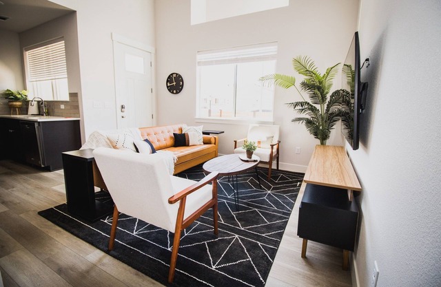 Comfortable 2BR condo w/garage – Ideal family stay