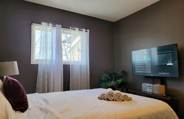 Comfortable 3 bedroom with easy access to Downtown