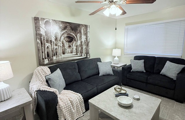 Comfortable 4BR Retreat Close to DTW, Hospitals & Expressways