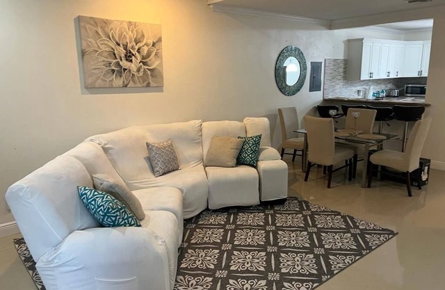 Comfortable and Cozy Townhouse in Paradise!