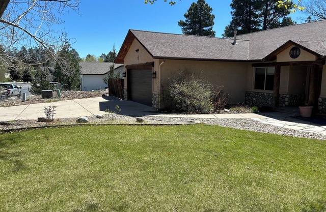 Comfortable and spacious 3 bedroom home near Durango ideal for families & groups