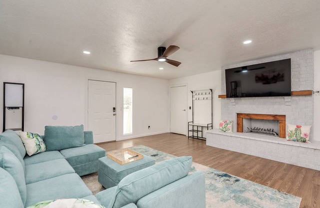 Comfortable and Stylish 4-bedroom with Pool in Eastside Tucson - 10 guests