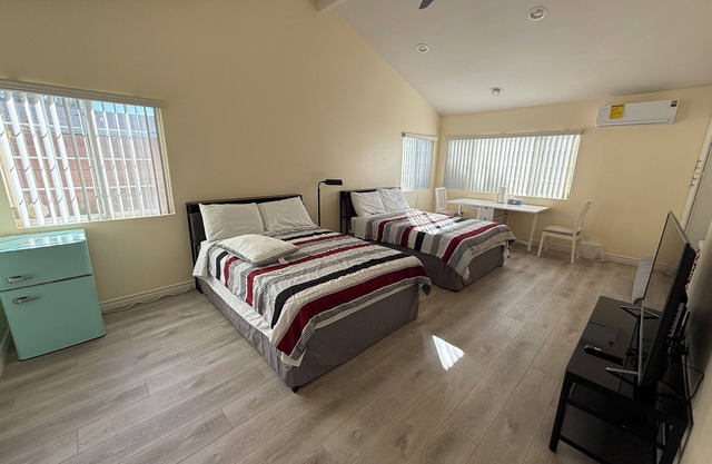 Comfortable and Cozy Master Room - Separate Entrance