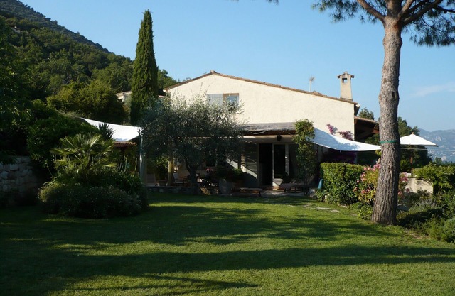 komfortable Wohnung in einer ruhigen Villa in Saint Jeannet