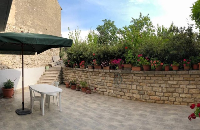 Komfortable Wohnung im Zentrum des Dorfes mit einem herrlichen Garten zum Entspannen