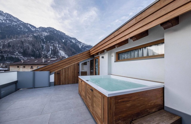 Gemütliche Ferienwohnung "Vacanze Arcobaleno - Rosso" mit Blick auf die Berge