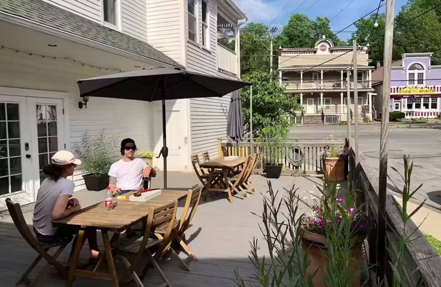 Comfortable apartment with private sauna in charming Roxbury, NY