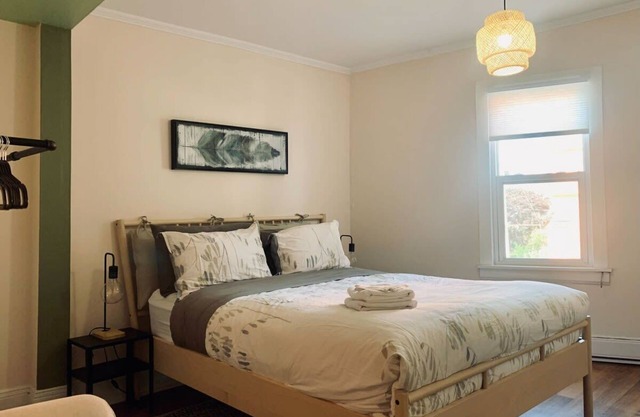Comfortable Apt with Office Space