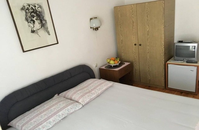 Comfortable Budva Rooms with Easy Access to Sveti Stefan - Triple Room 5