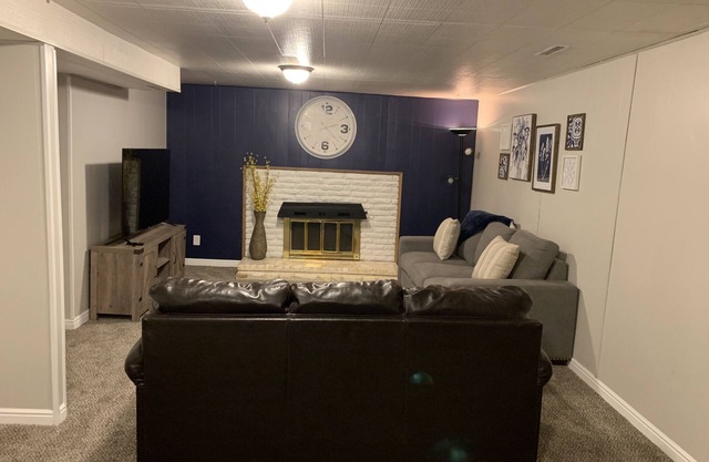 Comfortable, Beautifully Remodeled Apartment