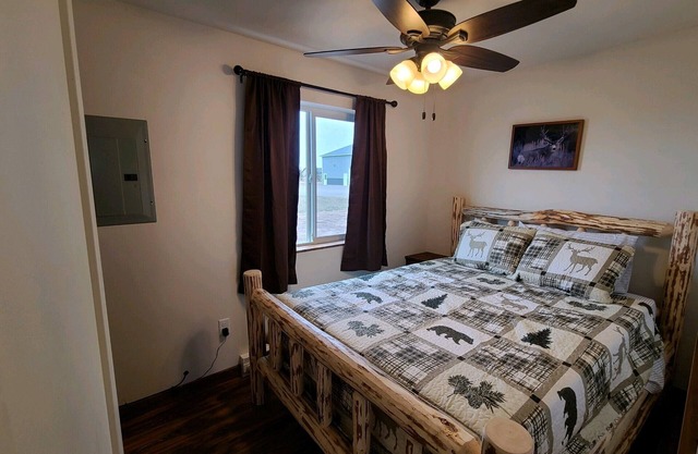 Comfortable cabins with a view - close to Glacier National Park