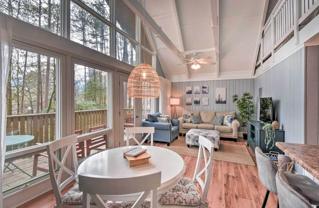 Comfortable Condo on Keowee Key Golf Course!