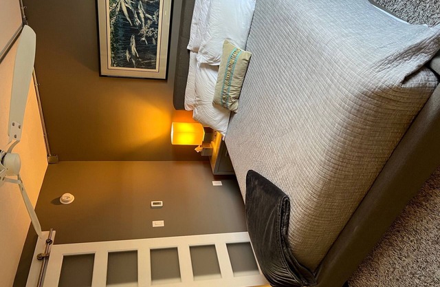 Comfortable Contemporary Condo - Intown Rehoboth Beach!
