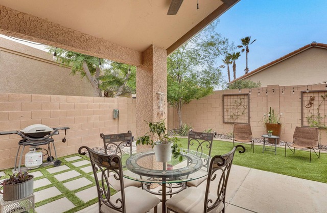 Comfortable & Contemporary Home in Tucson