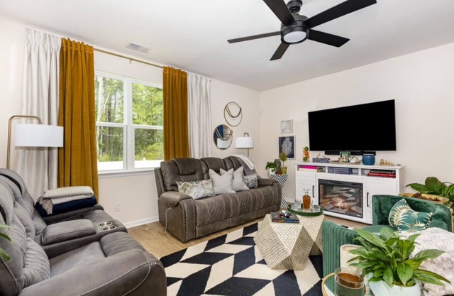 Comfortable & Convenient Monthly Rental By Tanger