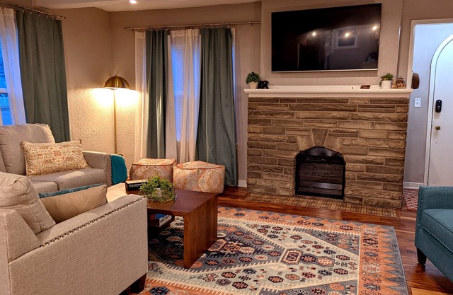 Comfortable & Convenient Home :: Sleeps 15