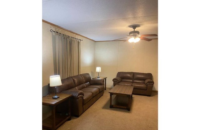 Comfortable country setting close to town