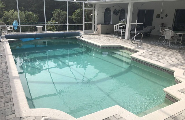 Komfortables Einzelhaus für 4 Pers. mit grosser Terrasse und beheiztem Pool